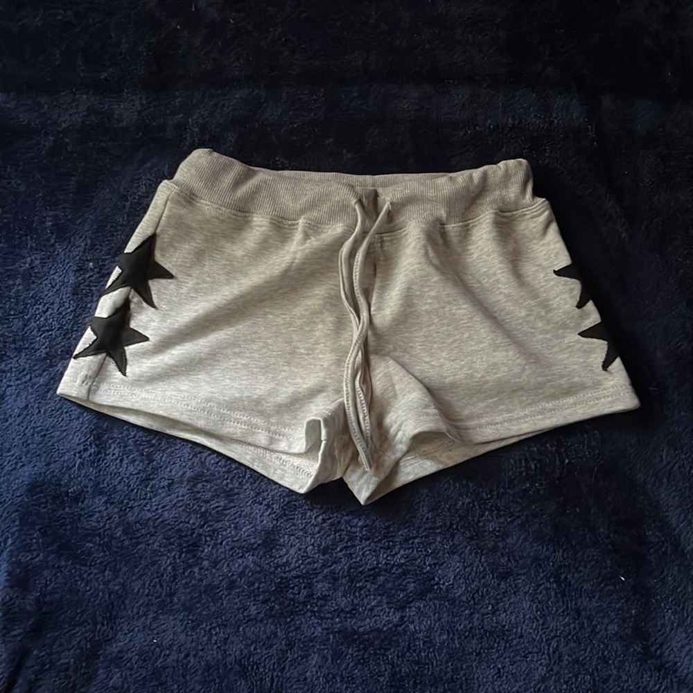 cute & comfy star shorts💫💫